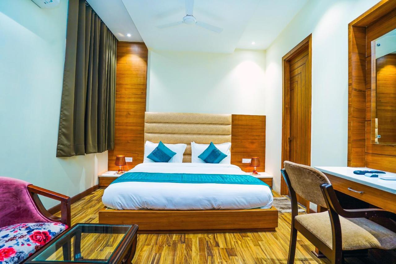 Hotel Aura Grand By Levelup Hotels Amritsar Eksteriør billede
