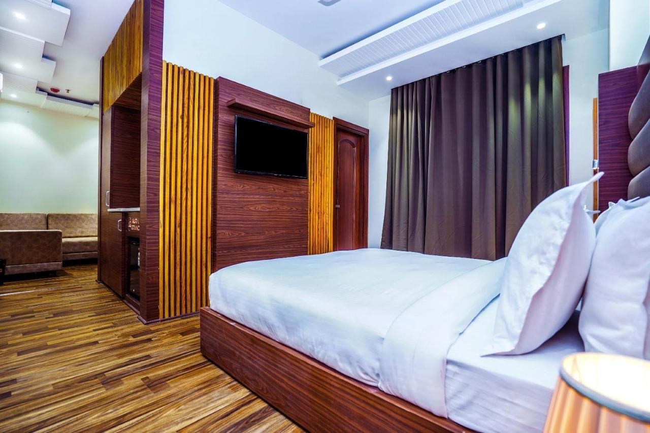 Hotel Aura Grand By Levelup Hotels Amritsar Eksteriør billede
