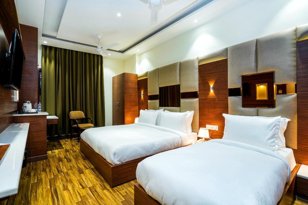Hotel Aura Grand By Levelup Hotels Amritsar Eksteriør billede