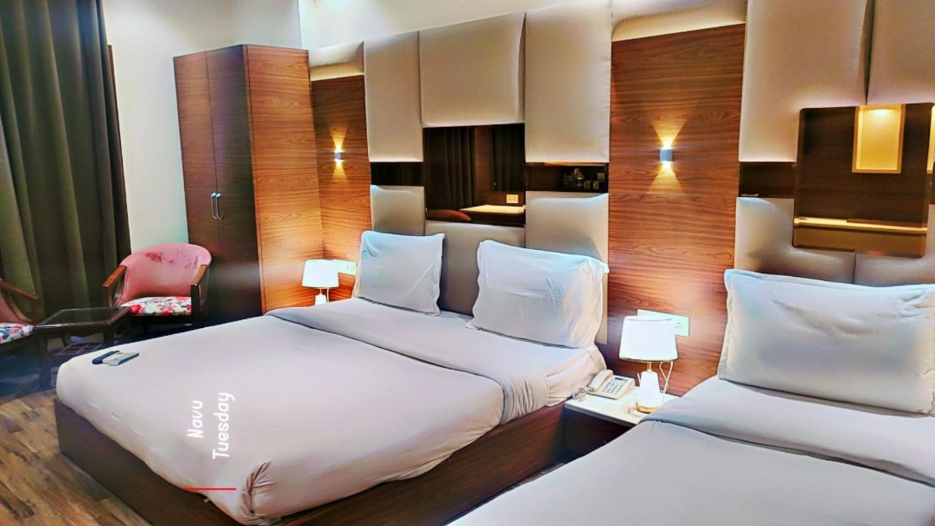 Hotel Aura Grand By Levelup Hotels Amritsar Eksteriør billede